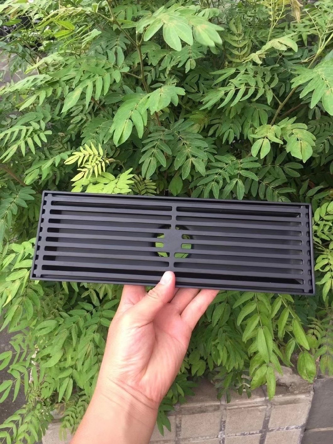 Black or Shinning Color SS304 Grilling Floor Drain for Public Places